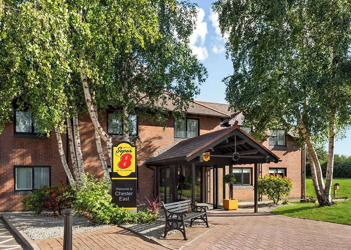 Super 8 By Wyndham East