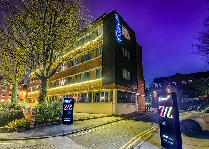 Luxury hotel only: Roomzzz Chester City