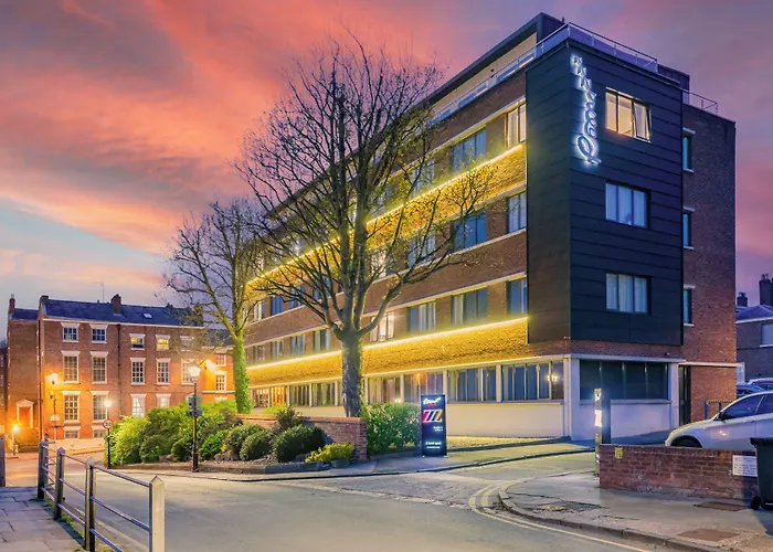 Luxury hotel only: Roomzzz Chester City