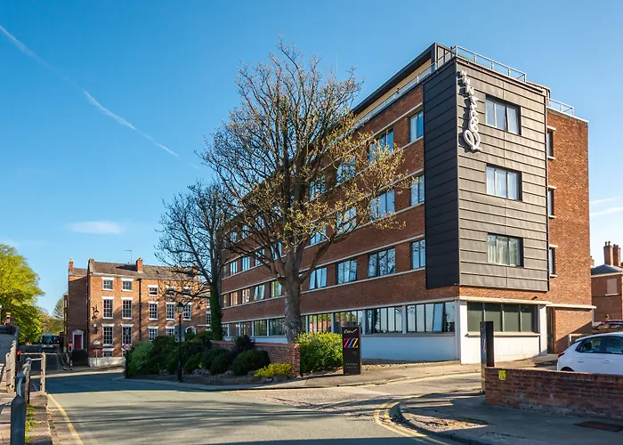 Luxury hotel only: Roomzzz Chester City
